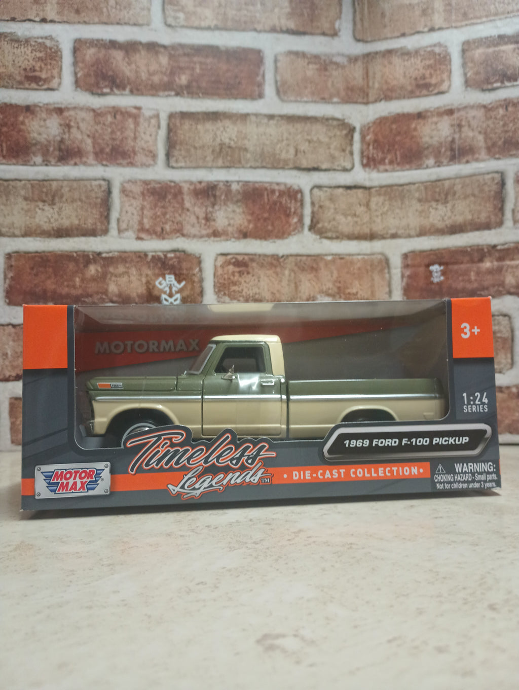 1969 FORD F-100 PICKUP 1:24 DIECAST BY MOTORMAX