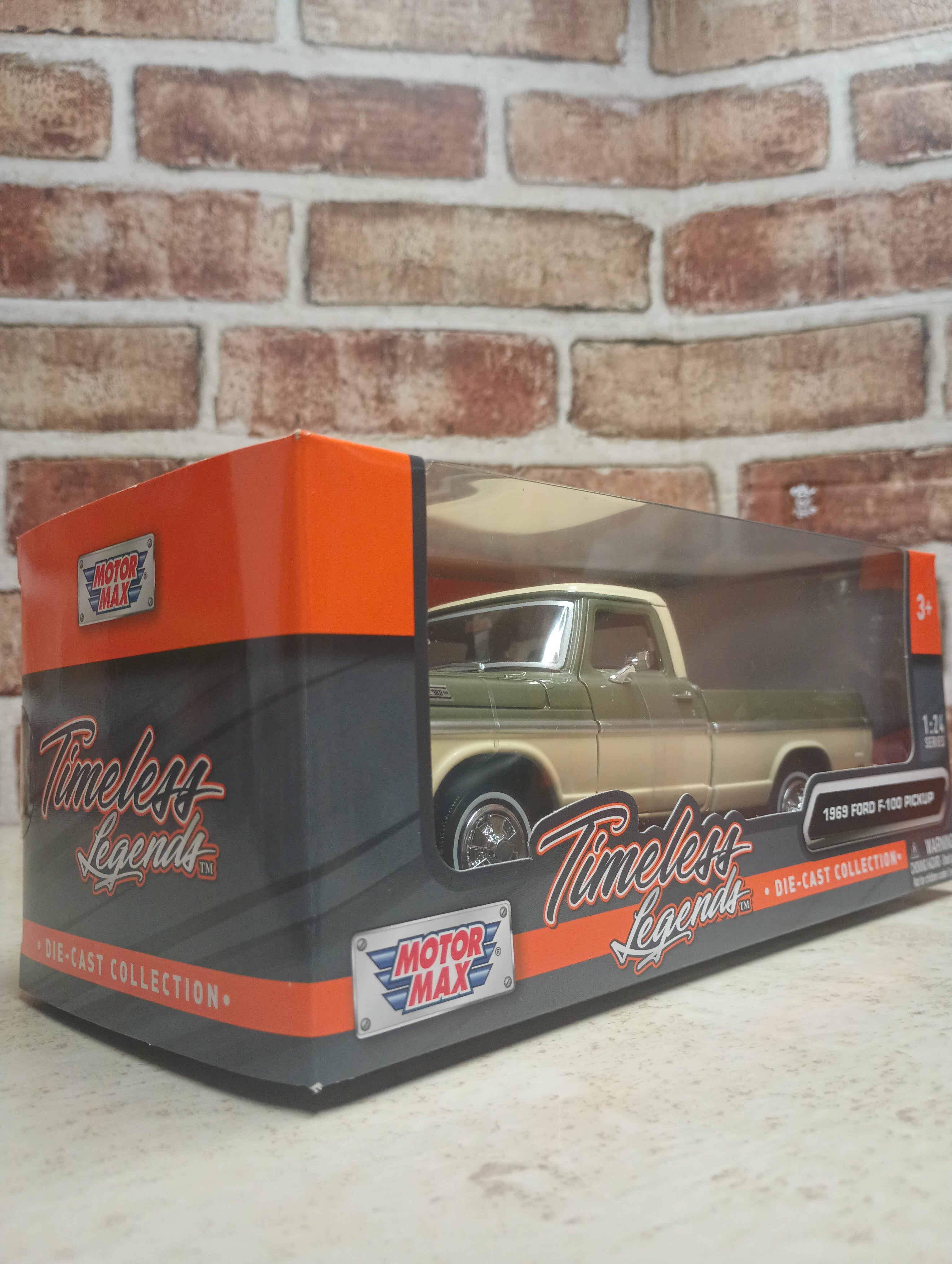 1969 FORD F-100 PICKUP 1:24 DIECAST BY MOTORMAX