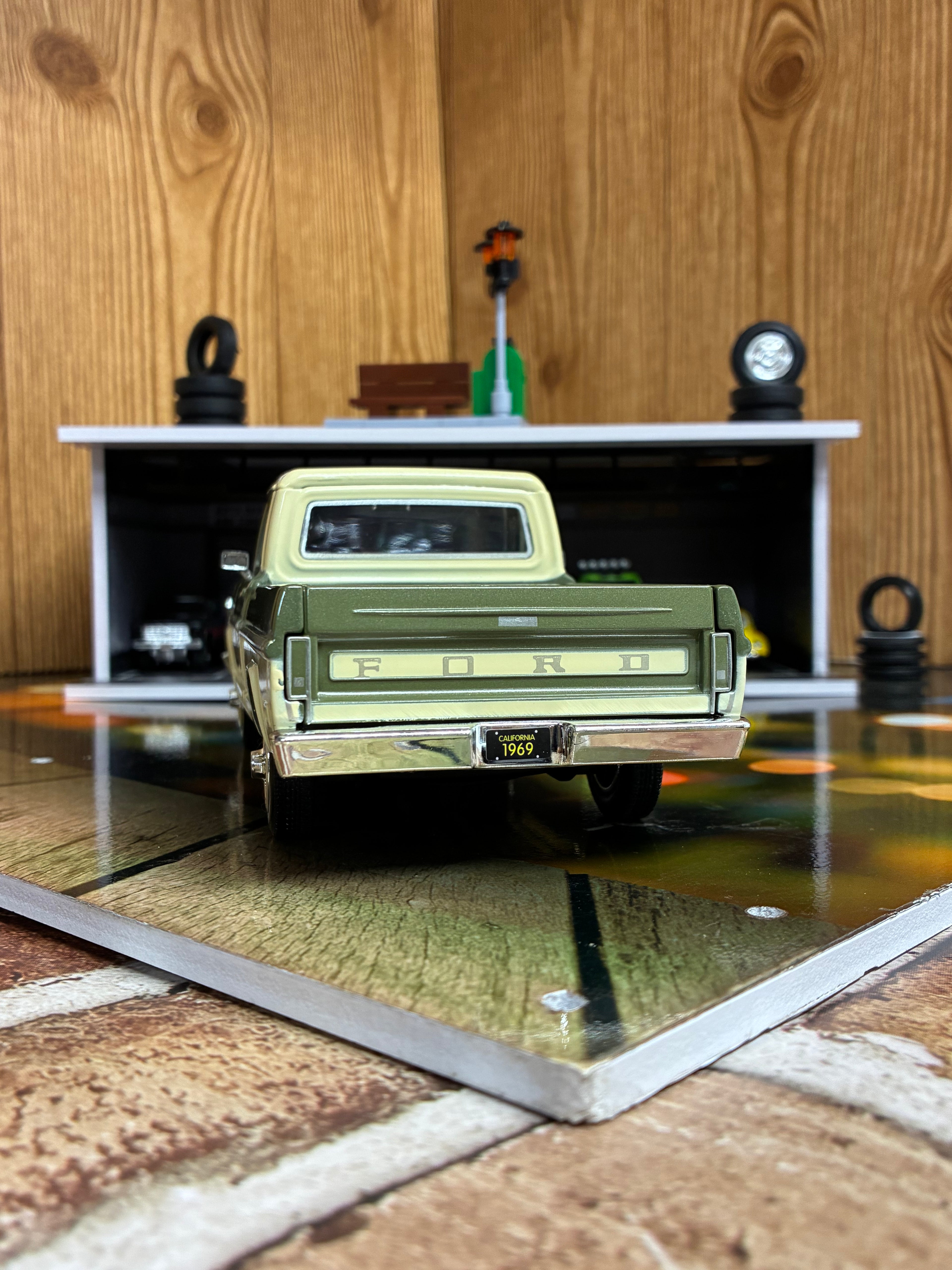 1969 FORD F-100 PICKUP 1:24 DIECAST BY MOTORMAX