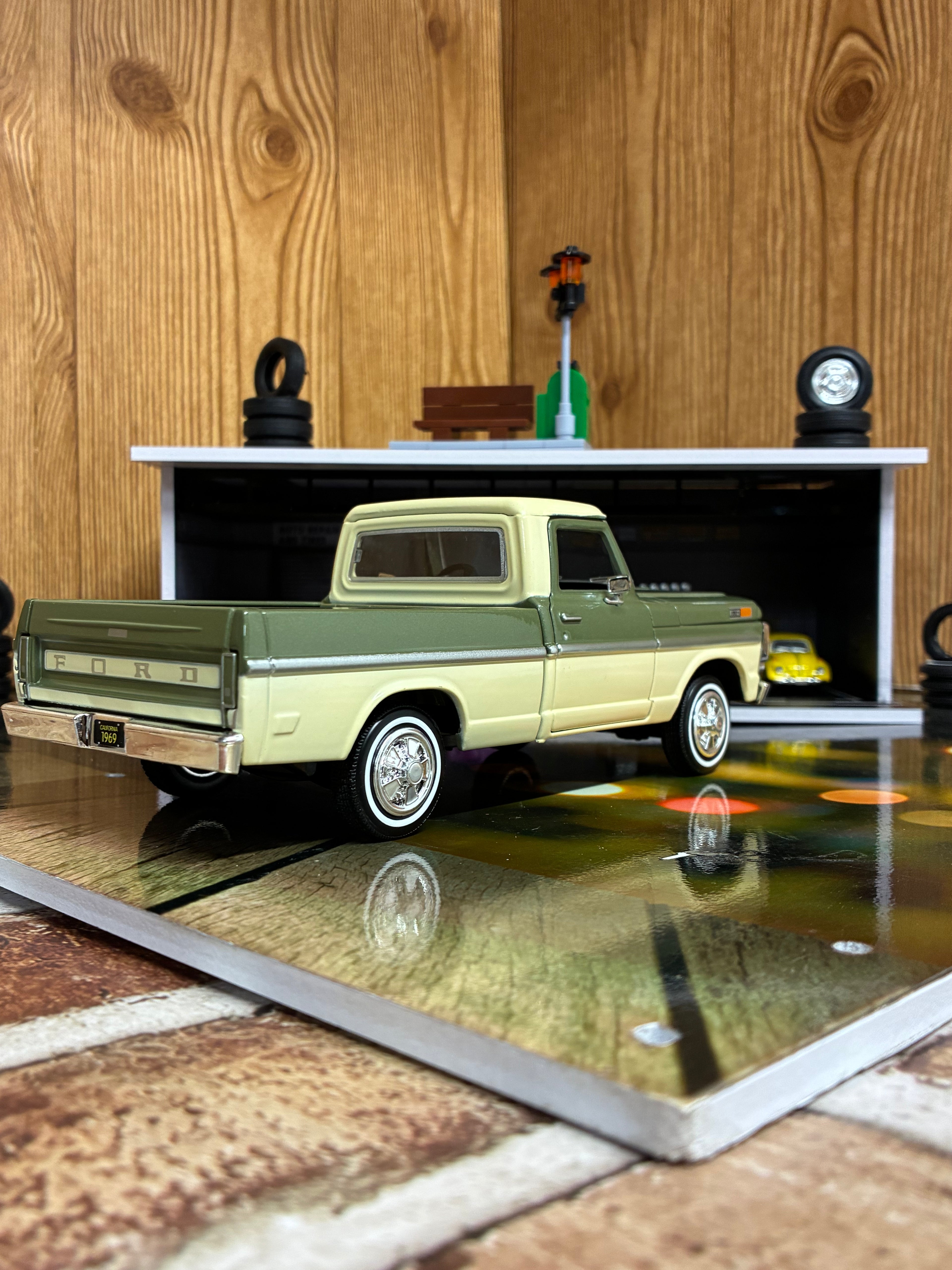 1969 FORD F-100 PICKUP 1:24 DIECAST BY MOTORMAX